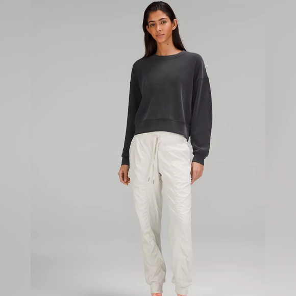 Lululemon- Softstreme Perfectly Oversized Cropped Crew - Black - Picture 2 of 6